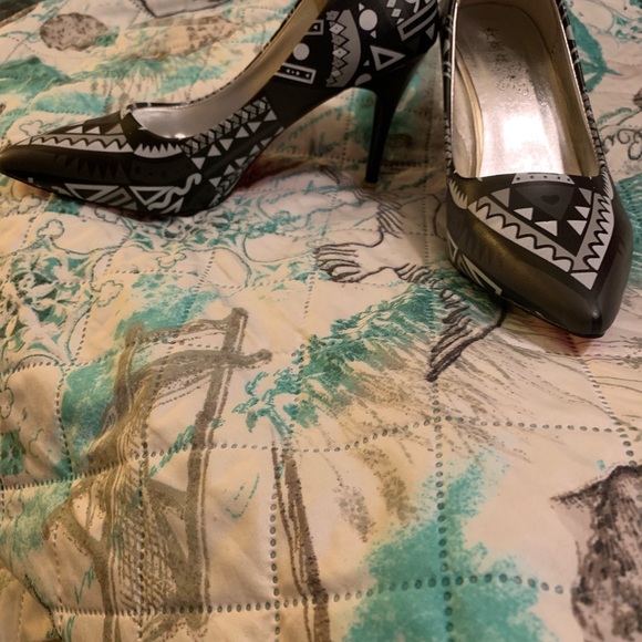 New Ladies Heels - Picture 3 of 3